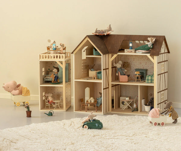 Wallpaper, Mouse hole Farmhouse - Annexd - Where The Sidewalk Ends Toy Shop