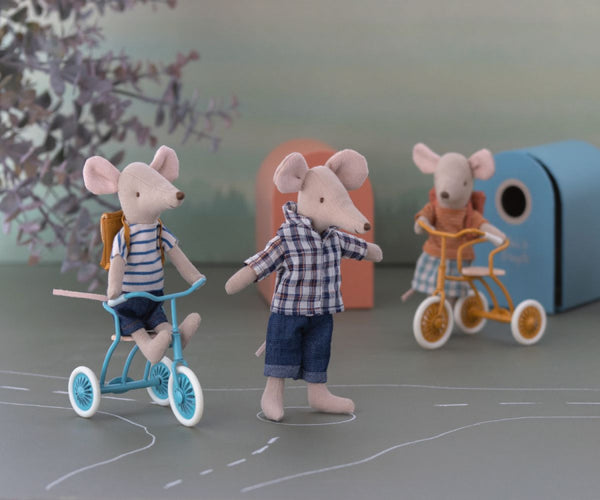 Clothes and bag, Big brother mouse - Where The Sidewalk Ends Toy Shop