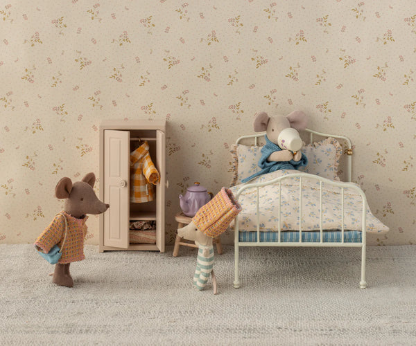 Suit, Mum Mouse - Where The Sidewalk Ends Toy Shop