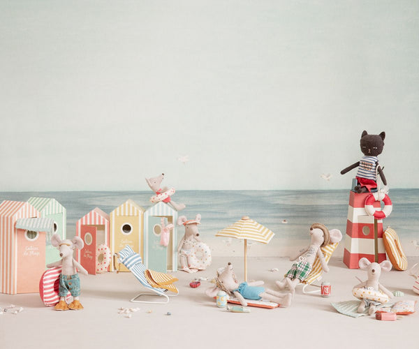 Beach Mice, Little Brother in Cabin de Plage - Where The Sidewalk Ends Toy Shop