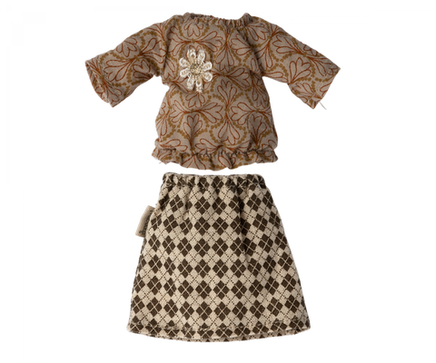 Blouse and skirt for grandma mouse - Where The Sidewalk Ends Toy Shop
