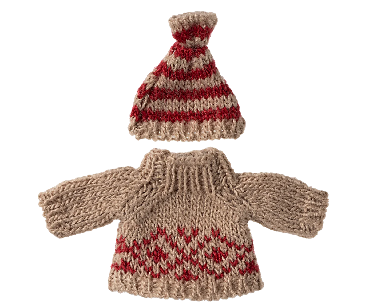 Knitted sweater and hat, Mum mouse