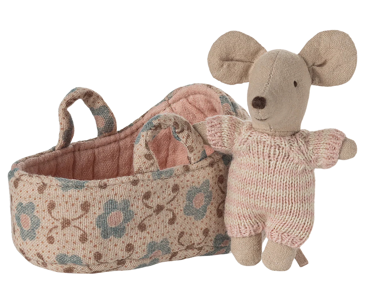 Baby mouse in carry cot -Rose