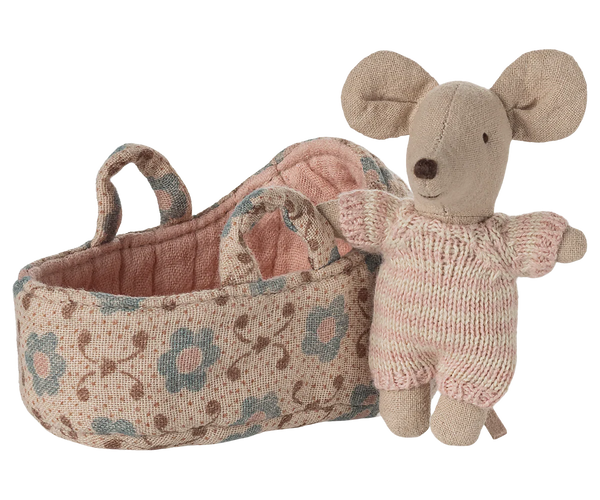 Baby mouse in carry cot -Rose