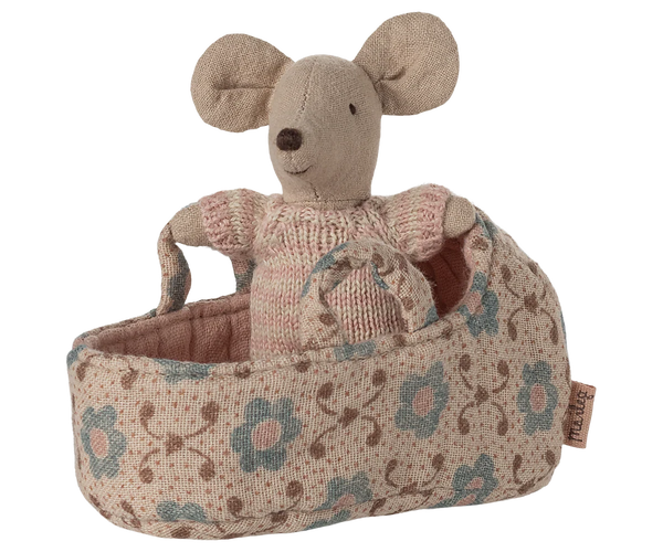 Baby mouse in carry cot -Rose