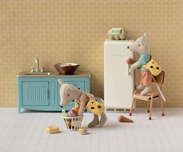 Little brother mouse with bag - Where The Sidewalk Ends Toy Shop