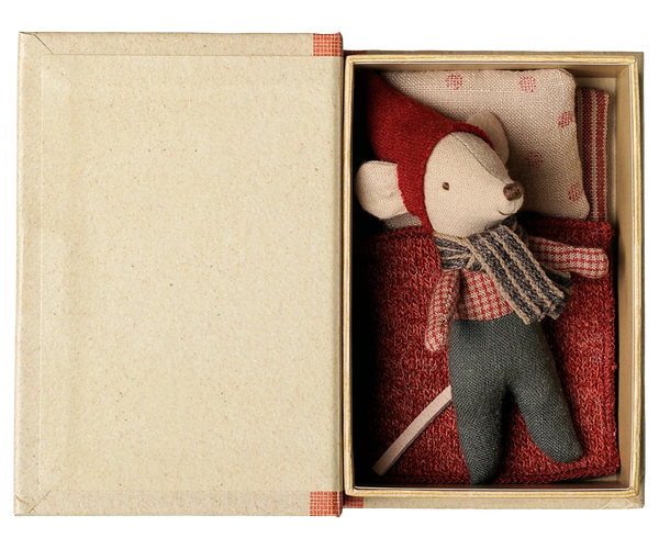 Christmas mouse, Baby in box